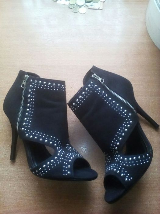 Продам босоножки