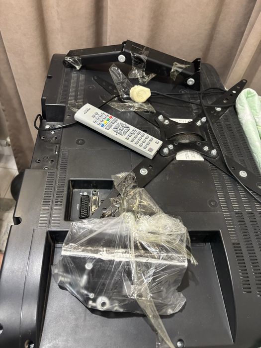 Продам телевизор диаганаль 100 работет .