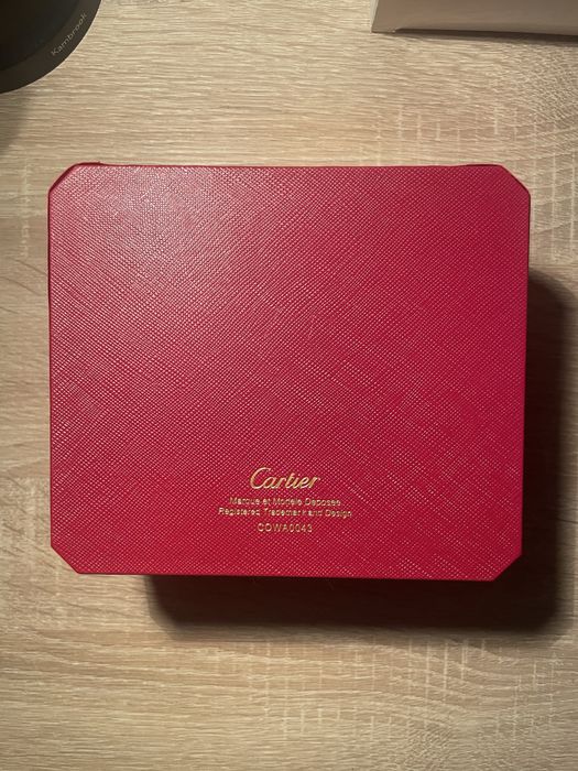 Часовник Cartier Santos iced-out