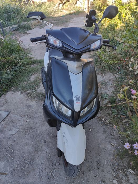 Скутор на ходу сел и поехал