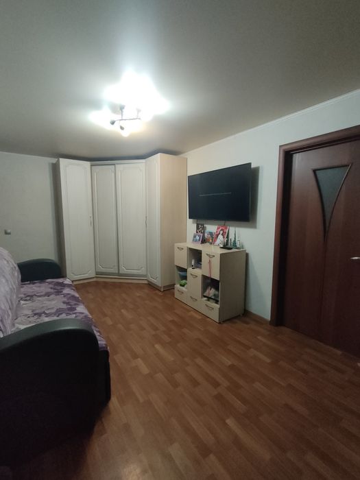 Продаю двухкомнатную квартиру на Васильке