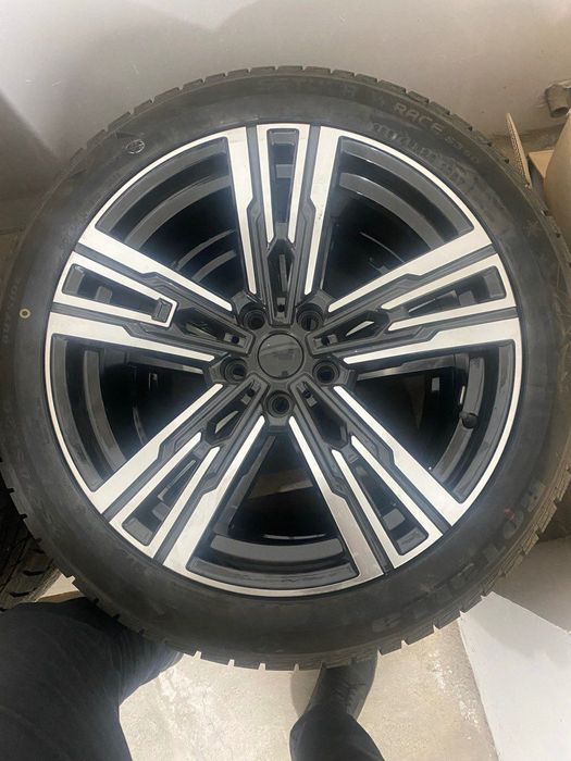 Продаю комплект зимних колес для Voyah Free