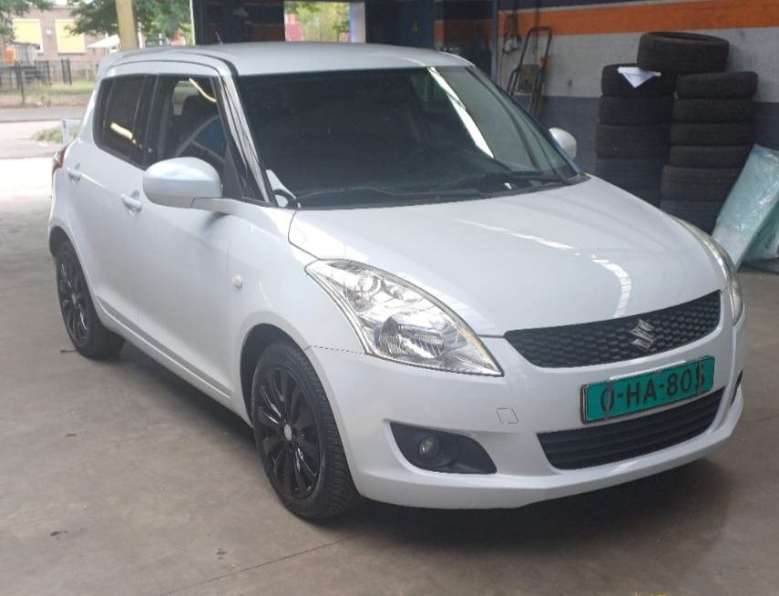 Продавам Сузуки Суифт.