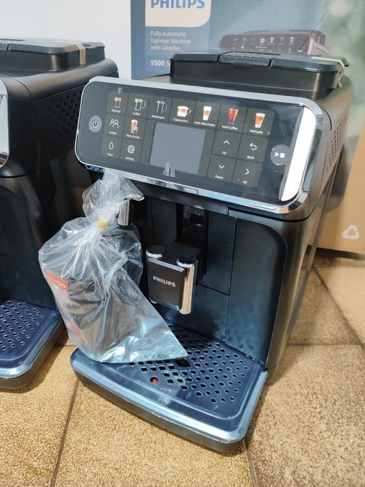 Espressor automat Philips seria 5500 LatteGo