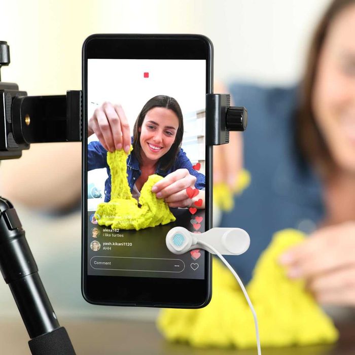 Автоматично докосване на екрана на телефона, симулирано щракане