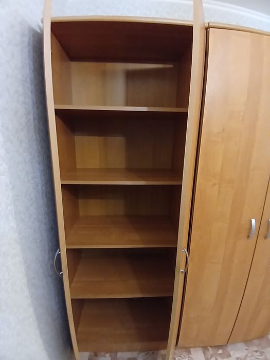 Светлых три шкафа