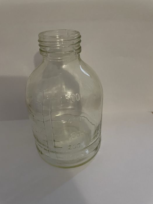 Продавам дебелостенни бутилки