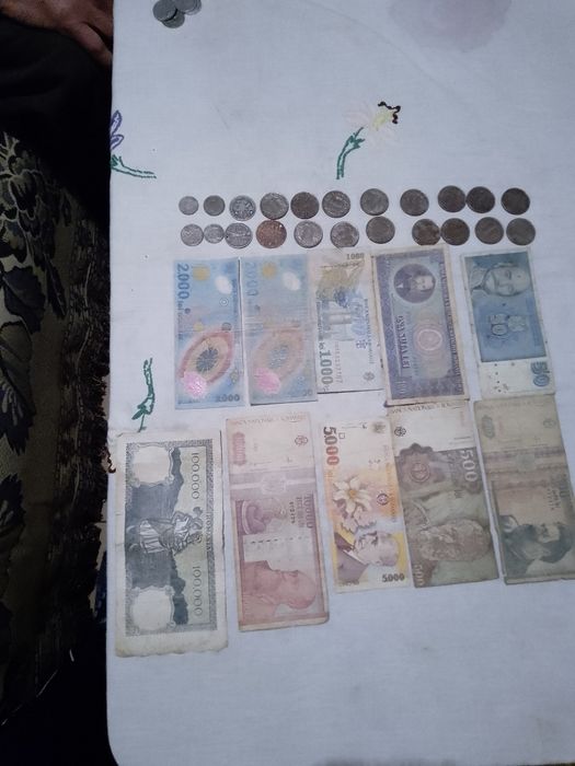 De vânzare monede și bancnote vechi