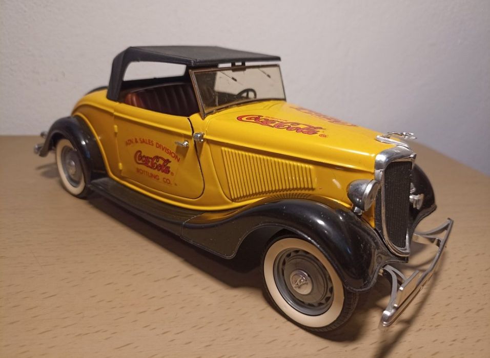 Ford V8 
Scara 1:18
Solido 

Pozele reflectă realitatea. Se vinde exac