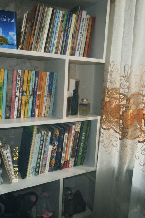 Стеллаж китоблар учун сотилади