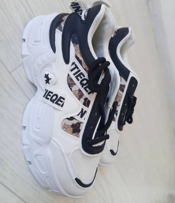 Кроссовки на весну