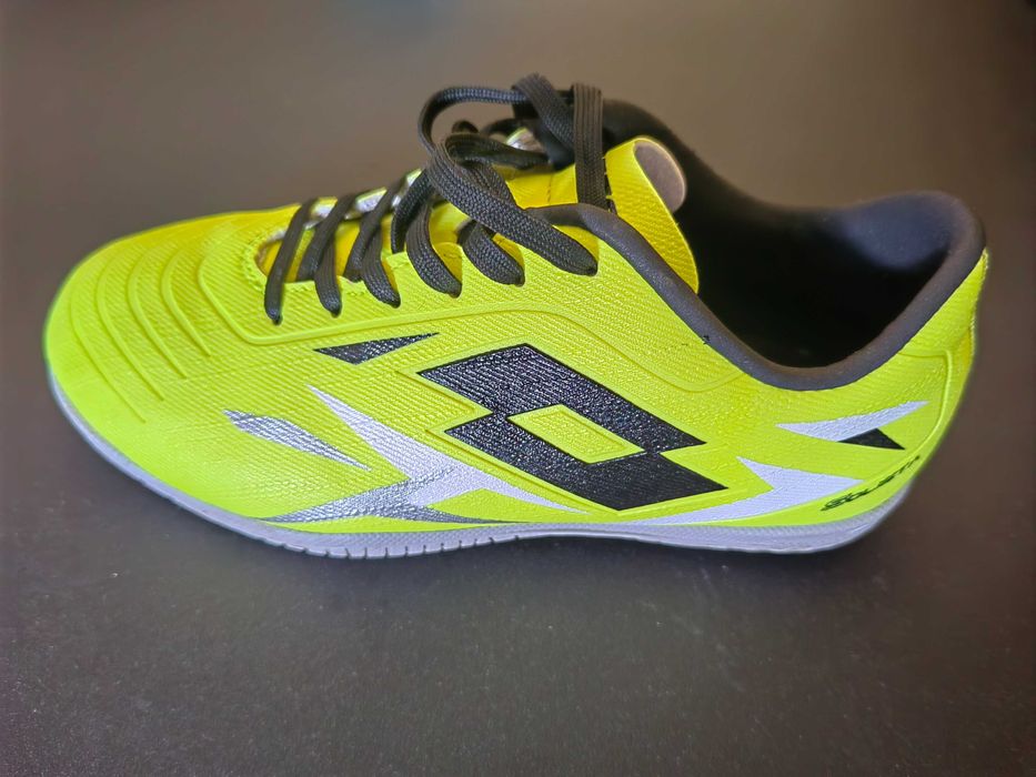 Футболни обувки Lotto