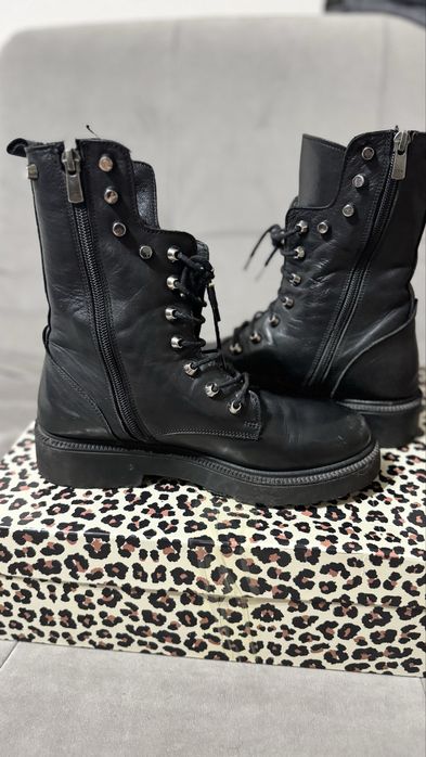 Продам сапожки женские