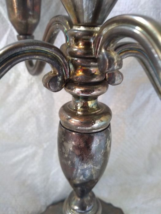 Красив стар свещник от бронз .