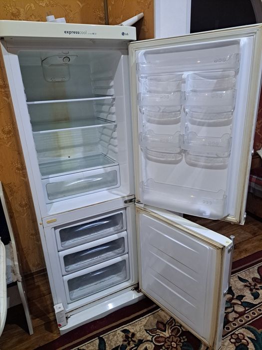 Холодильник двухкамерный