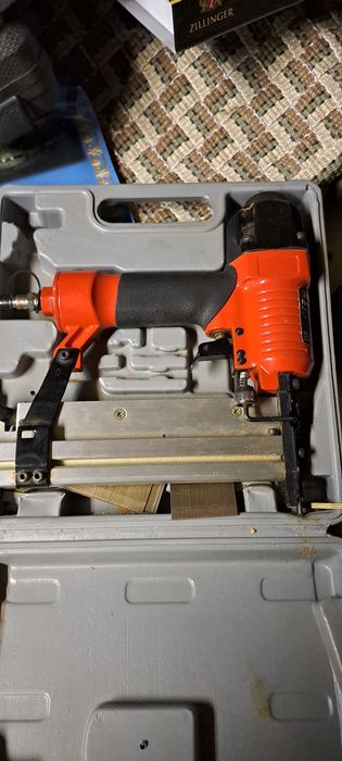 Професионален  пневматичен такер