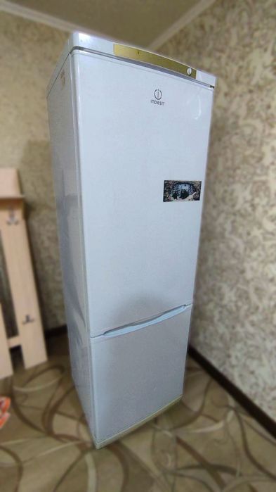 Холодильник Indesit