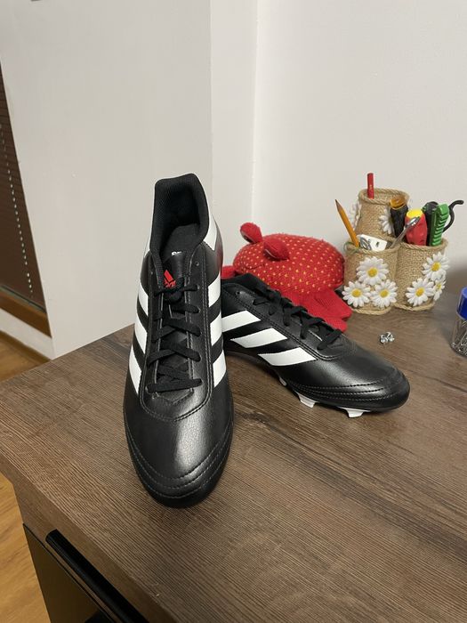 Бутонки Adidas чисто нови !