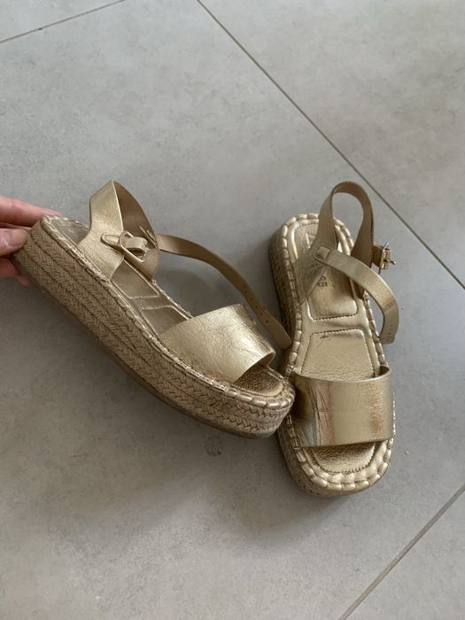 Босоножки на девочку