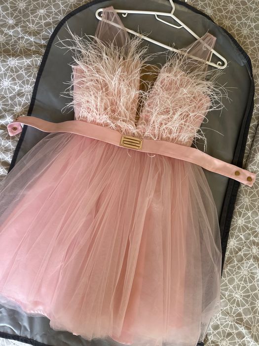 Розова рокля на Юнона