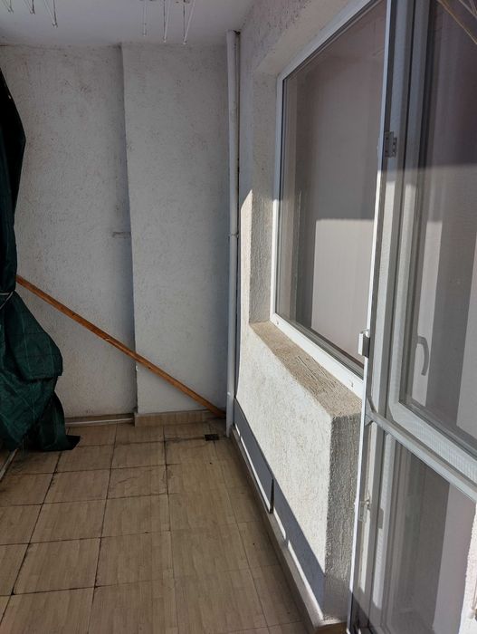 Дава под наем делгосрочно тристаен разширен апаратамент