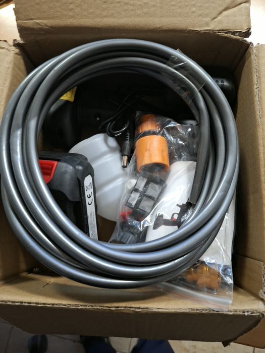 Акумолаторна  водоструйка