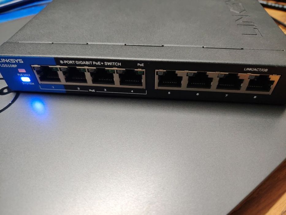Switch TP-LINK TL-SG108 / Linksys LGS108P,  8 x 10/100/1000Mbps