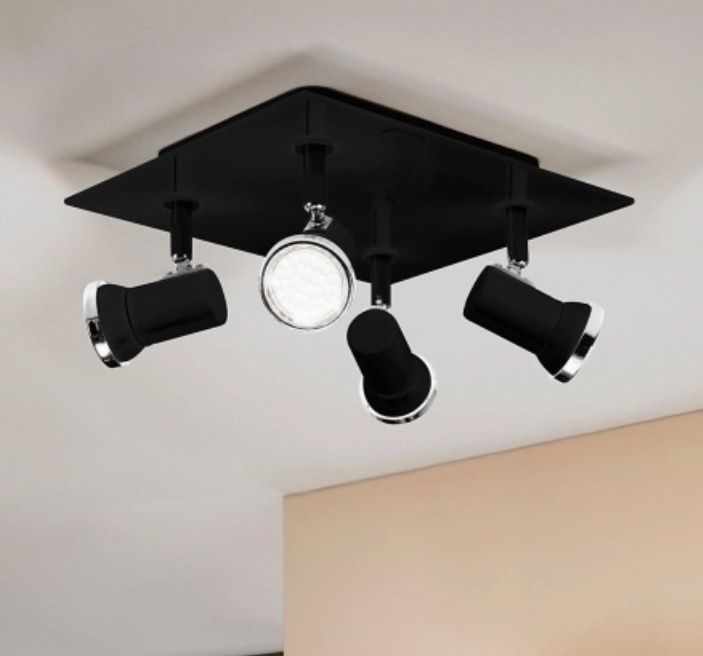 Spot de plafon cu 4 punte de lumină  reglate separat unul de celălalt în ce direcție dorești să strălucească lumina