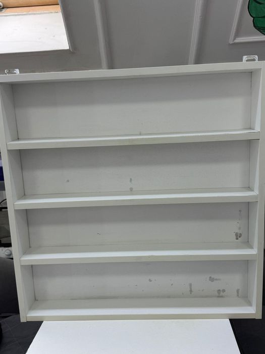 Продам полку для лаков