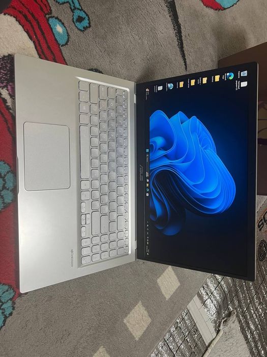 Noutbuk Asus sotilad