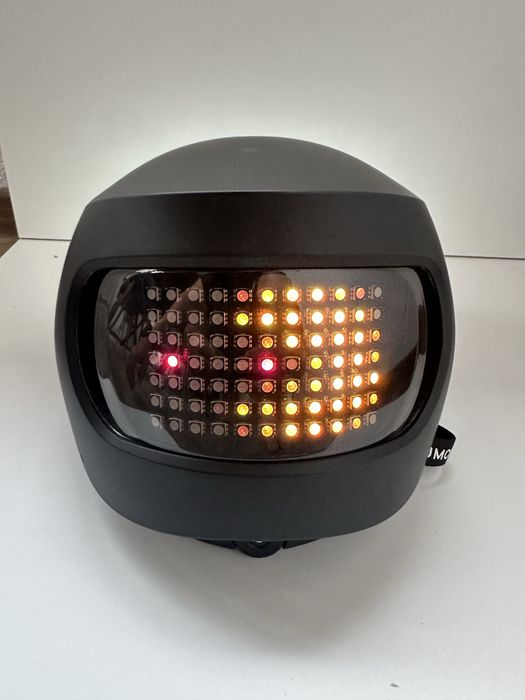 Смарт каска Lumos Matrix LED – с мигачи, стоп и Bluetooth
