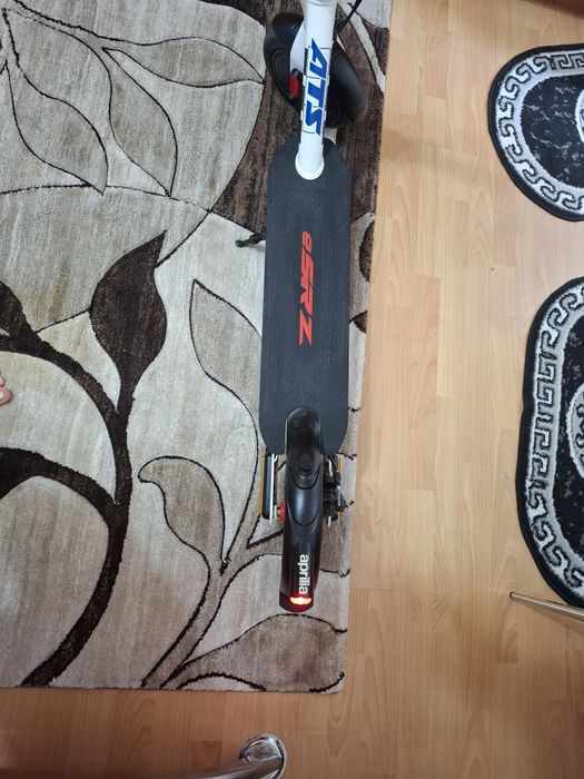 Vând trotineta electrica Aprilia