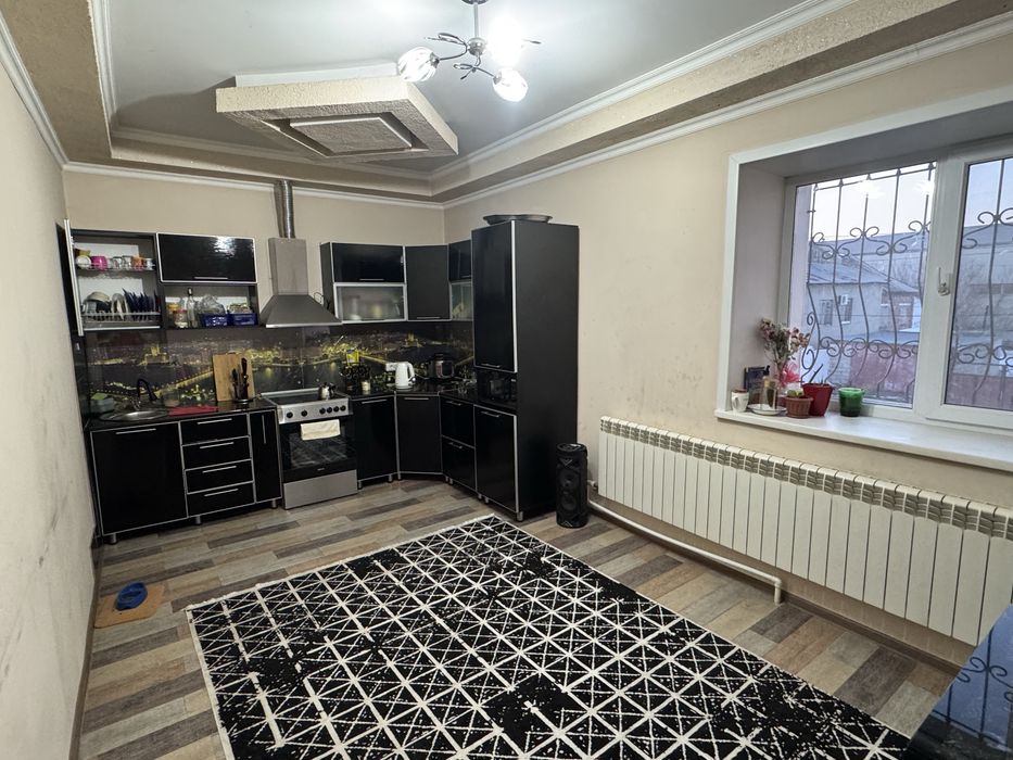 Продам дом вместе с 2-х этажным зданием