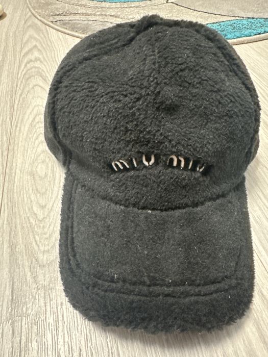 Sapca de puf Miu Miu