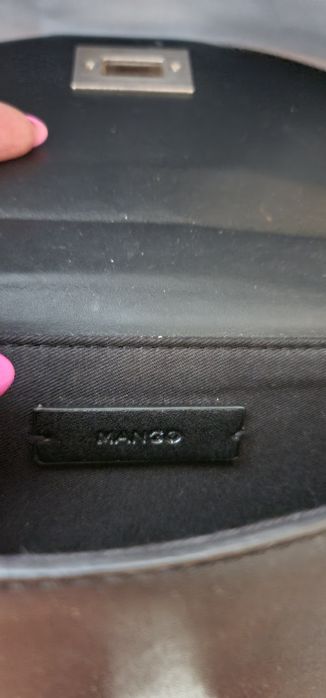 MANGO Чантичка в черно