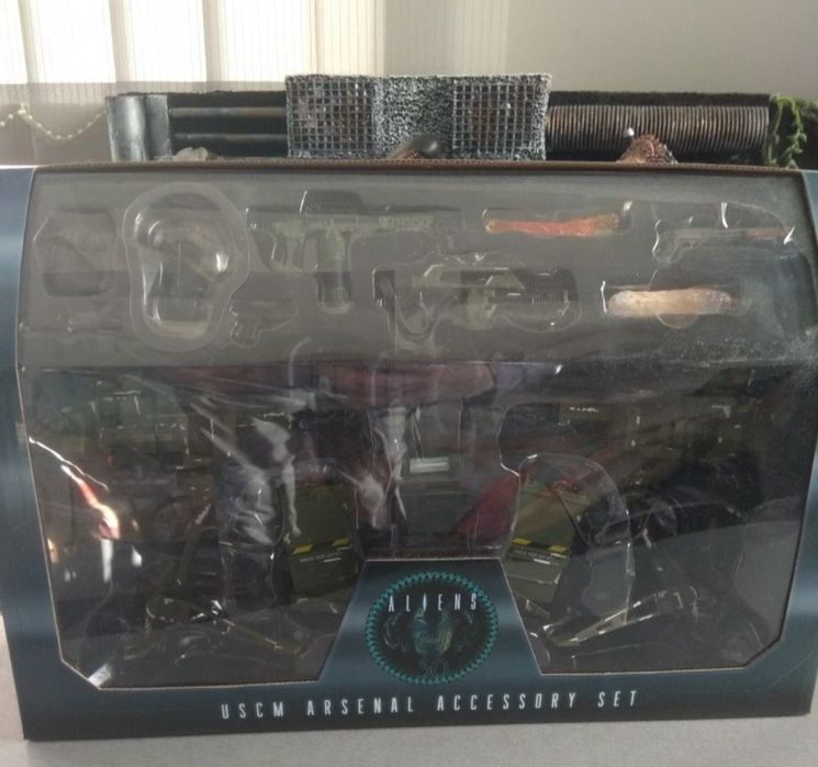 Продавам фигури Neca