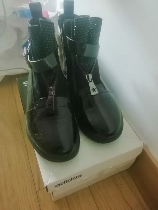 Продам детскую обувь