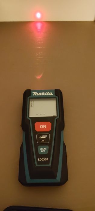 Лазерна ролетка Makita