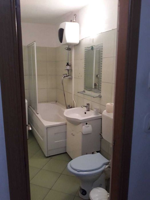 Închiriez apartament două camere