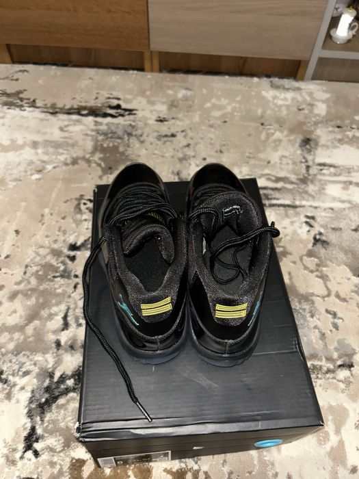 Vand adidasi jordan 11 noi