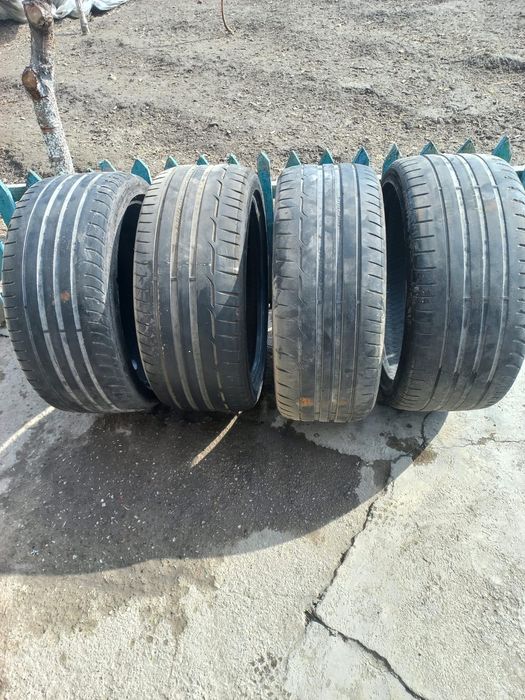 Шины 225/40/18 комплект за 45 тысяч