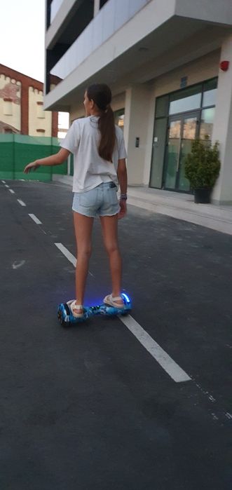 Vand hoverboard cu lumini ambientale