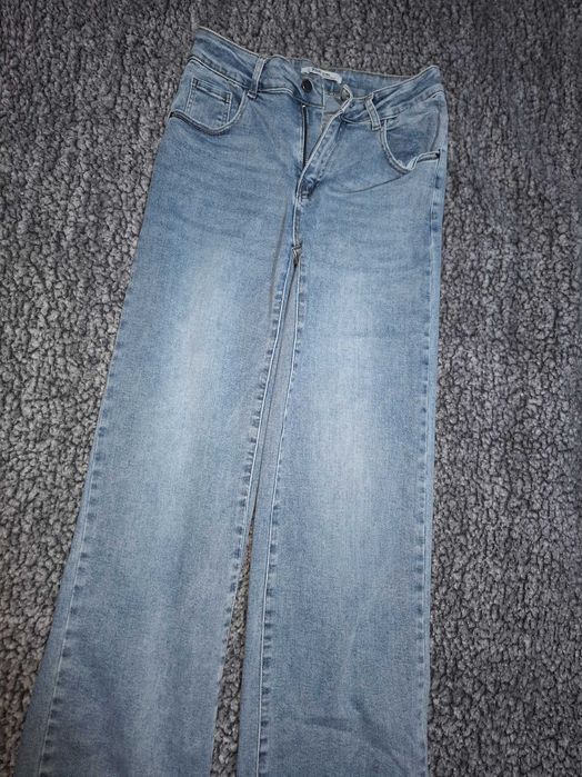 Blugi ..Marime L... purati o singura data