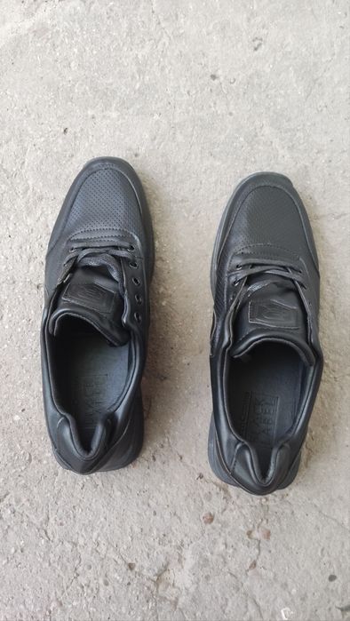 Кросовки Черные кожаные 42-43 Новые!