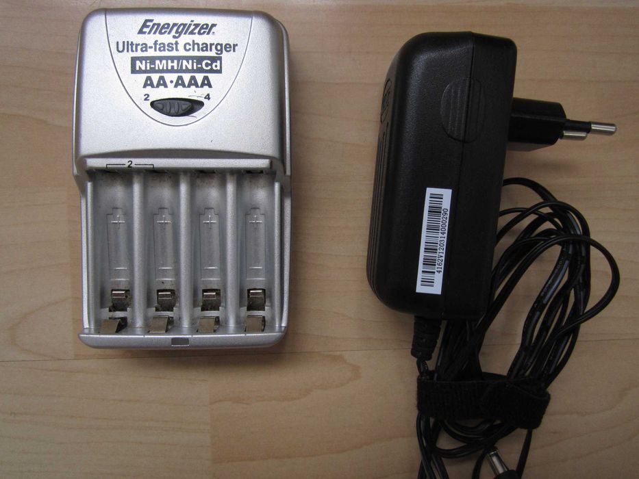 Ултра-бързо зарядно за AA и AAA батерии - Energizer PC70