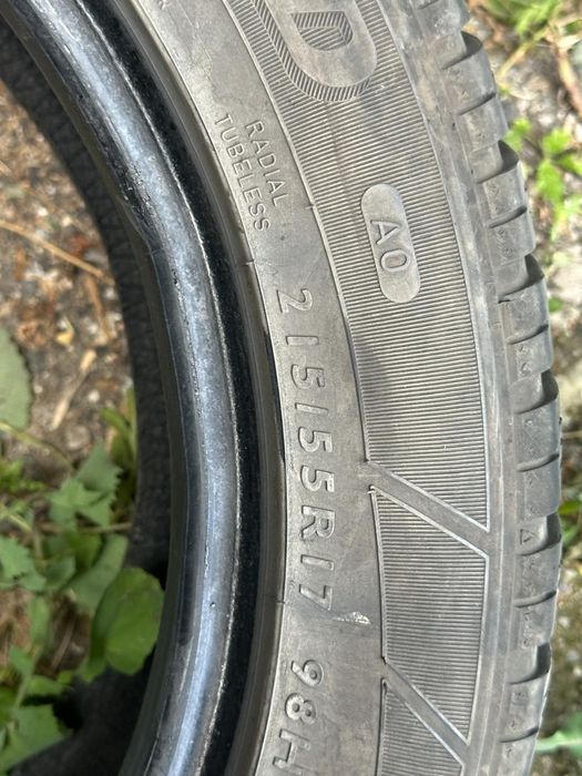 Продам 2 баллона 215/55 на 17