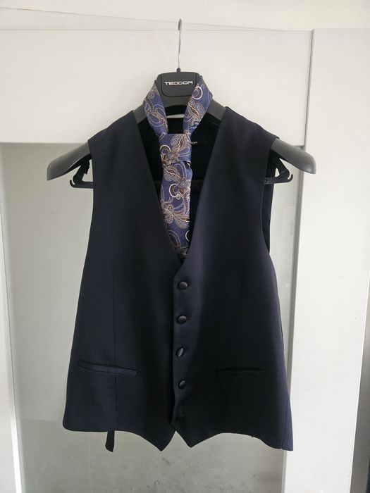 Абитуриентски костюм