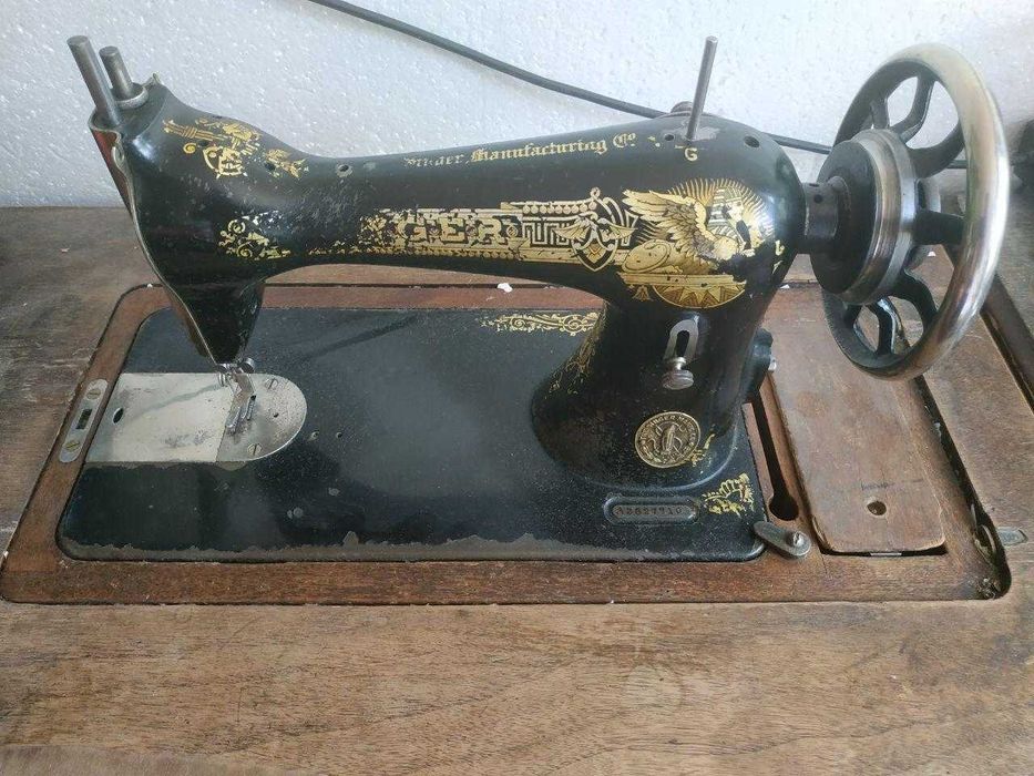 Швейная машинка "Singer"