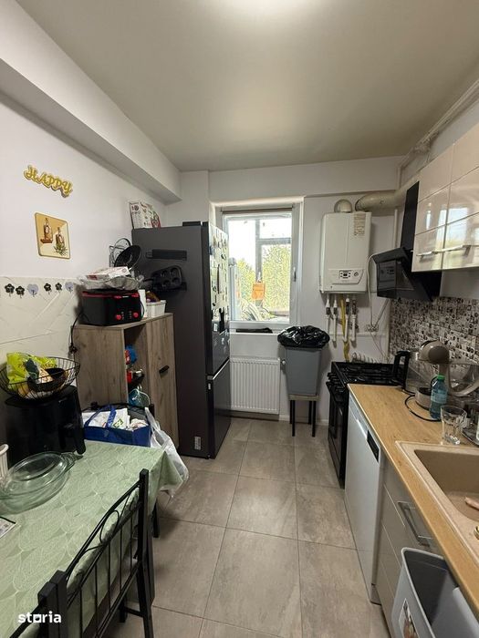 Apartament cu 3 camere semimobilat