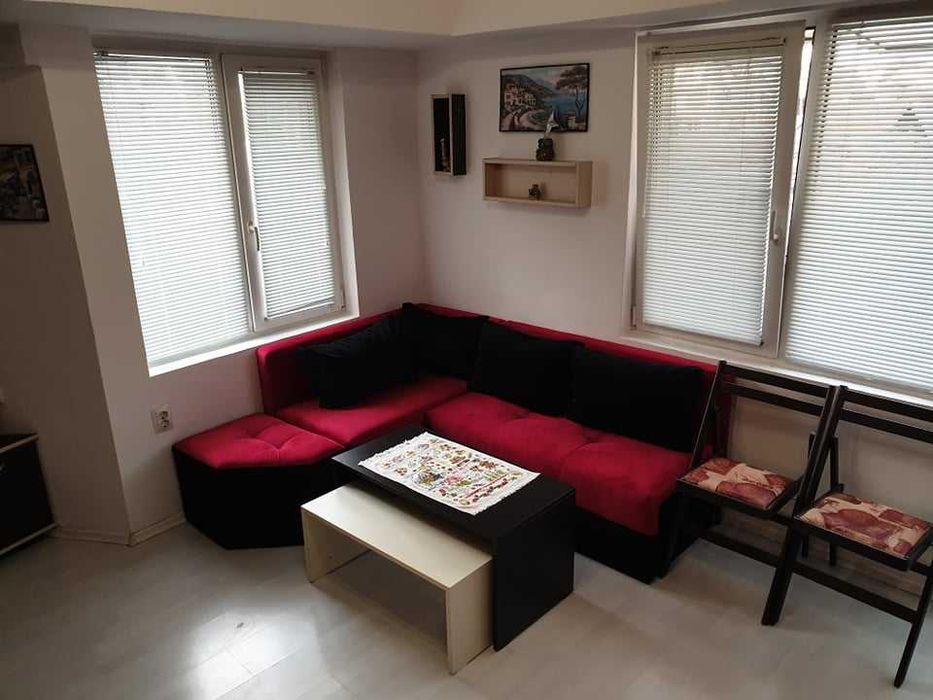 Дава се под наем Двустаен апартамент в Бургас, Център - 50 кв.м за 219.3 € - Снимка #2